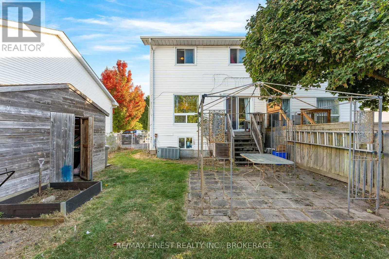 944 WARBURTON CRESCENT