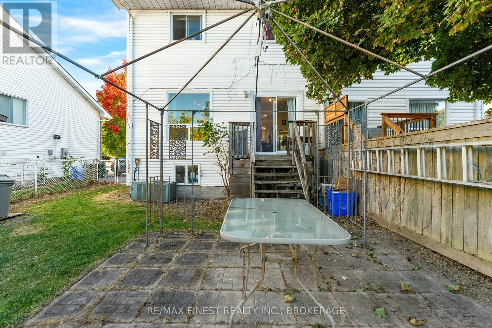944 WARBURTON CRESCENT