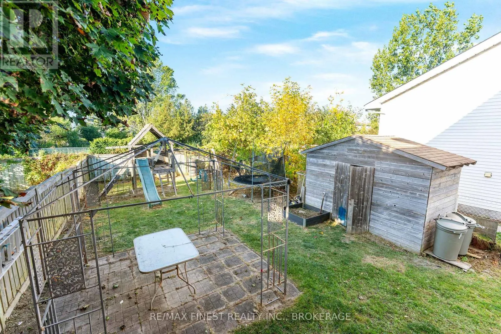 944 WARBURTON CRESCENT
