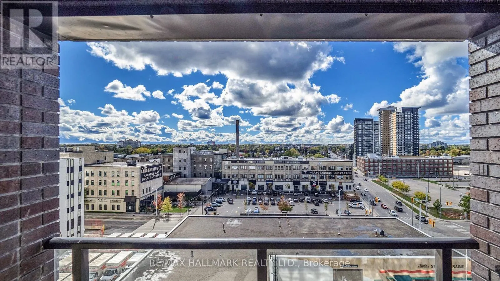 711 - 1 VICTORIA STREET S
