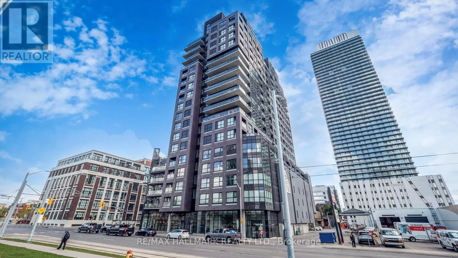 711 - 1 VICTORIA STREET S