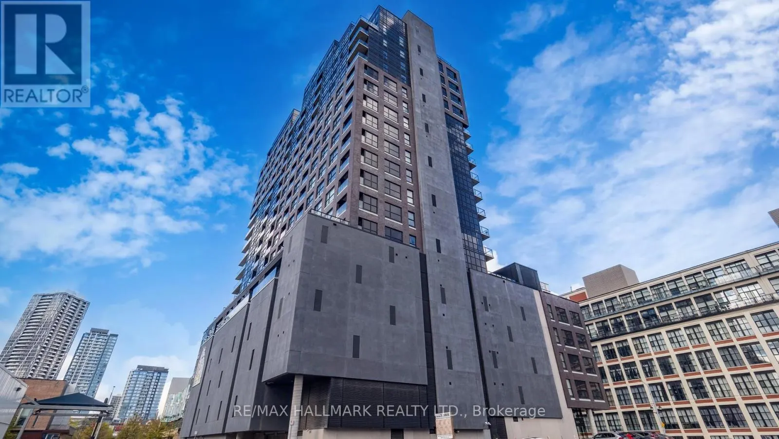711 - 1 VICTORIA STREET S