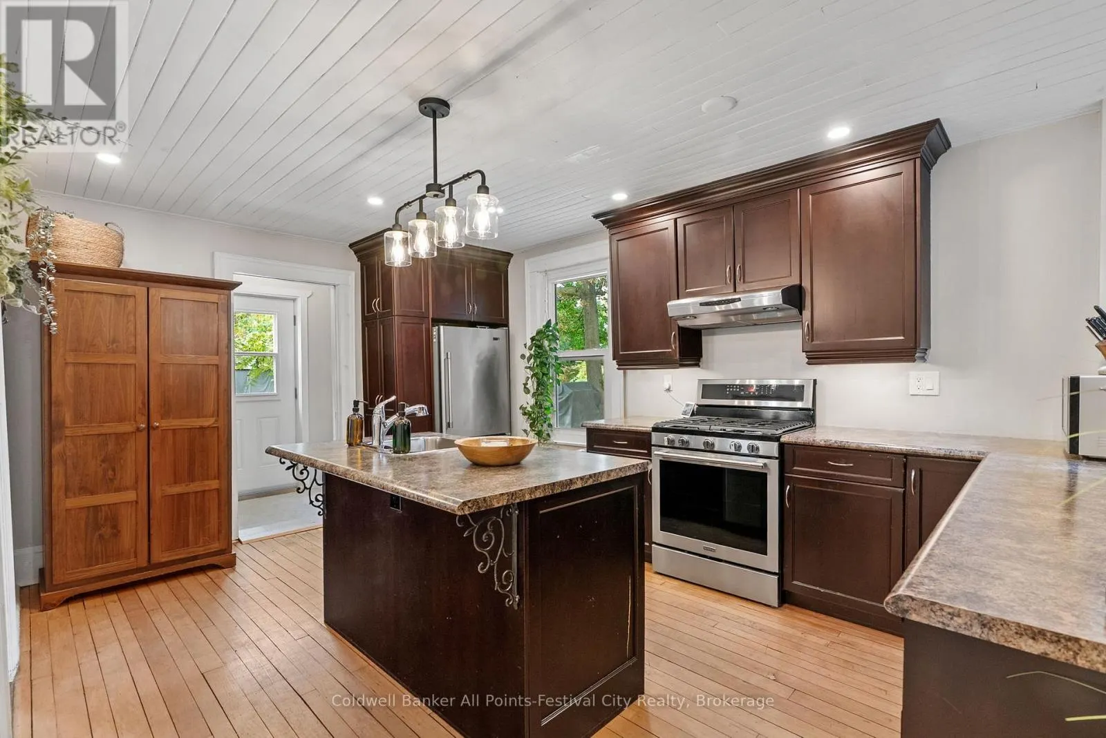 43 BRUCE STREET E