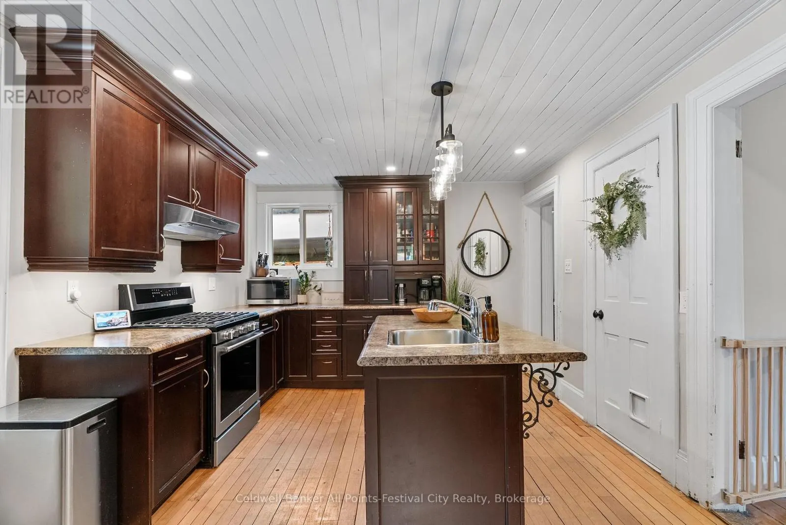 43 BRUCE STREET E