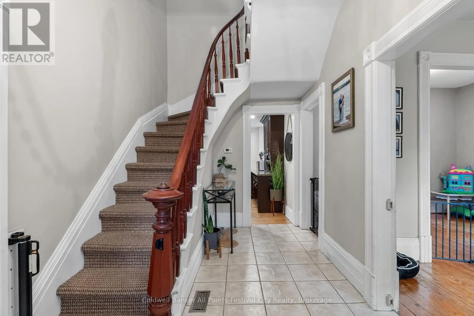 43 BRUCE STREET E