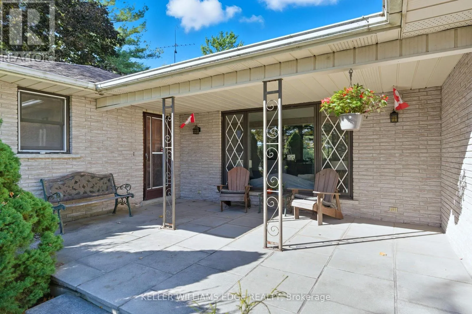 1043 SAFARI ROAD