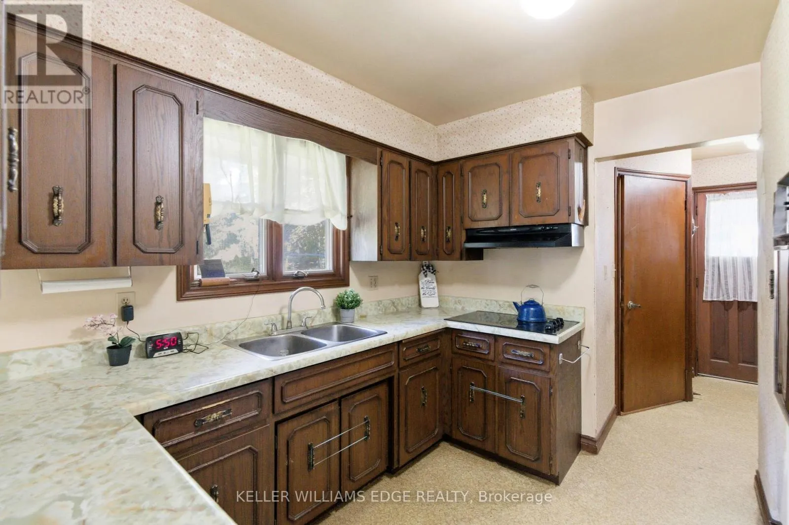1043 SAFARI ROAD