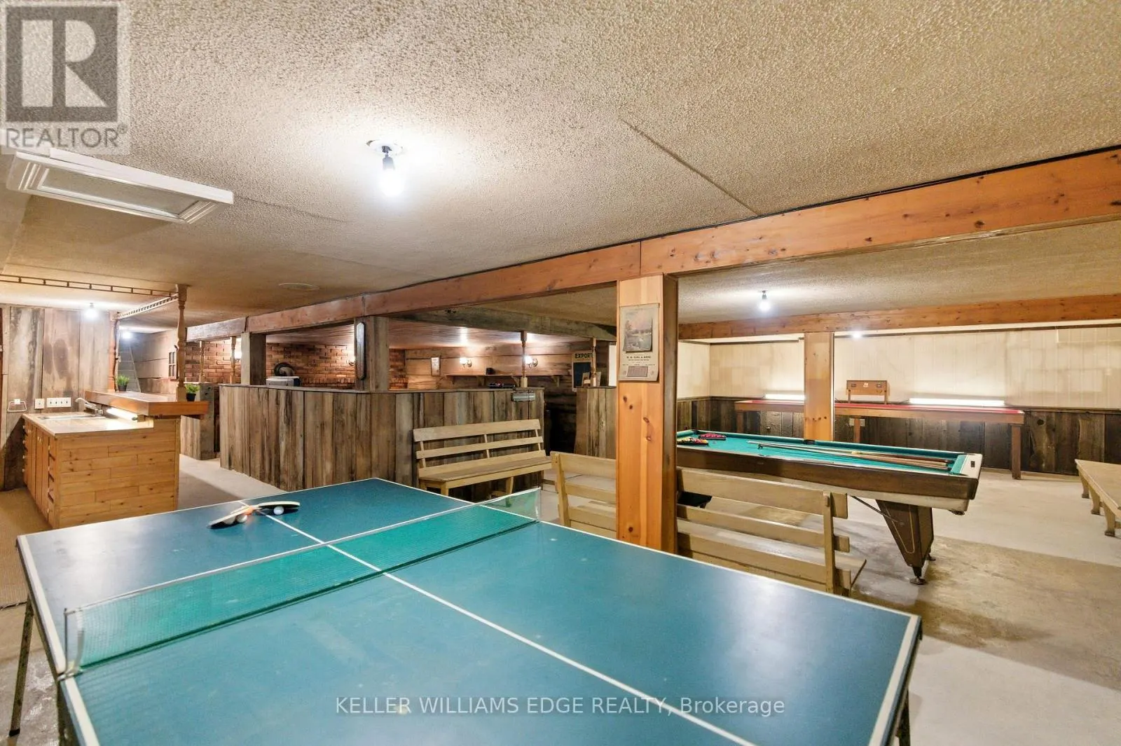 1043 SAFARI ROAD