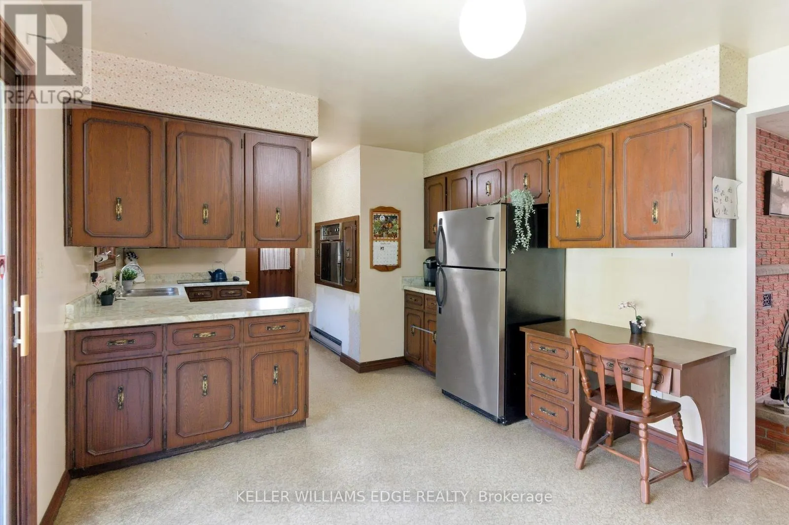 1043 SAFARI ROAD