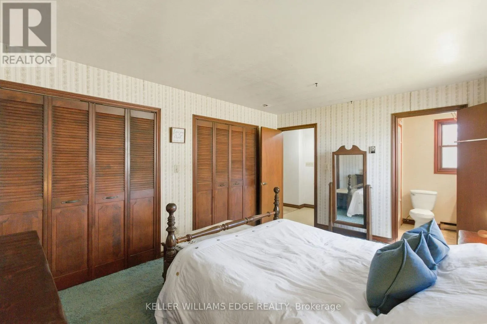 1043 SAFARI ROAD