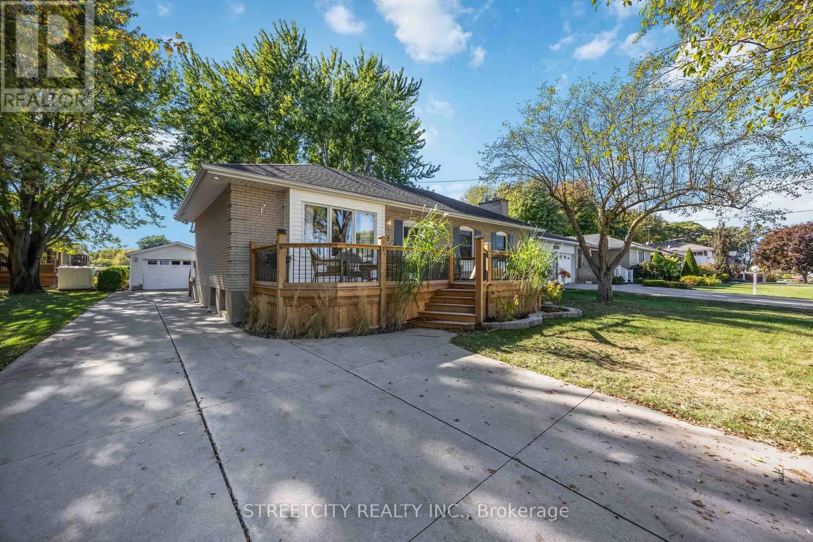 4767 ST. CLAIR PARKWAY