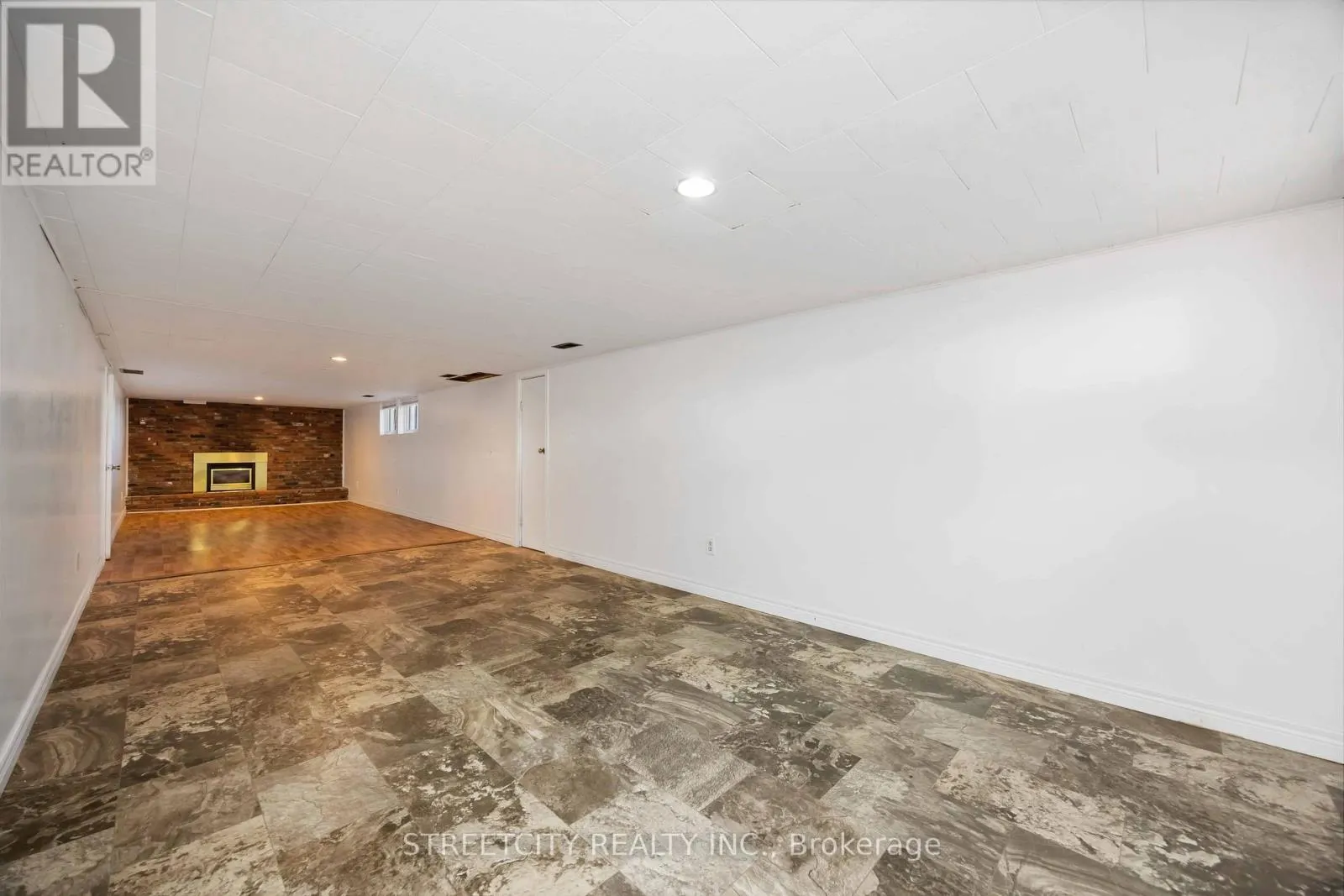 4767 ST. CLAIR PARKWAY
