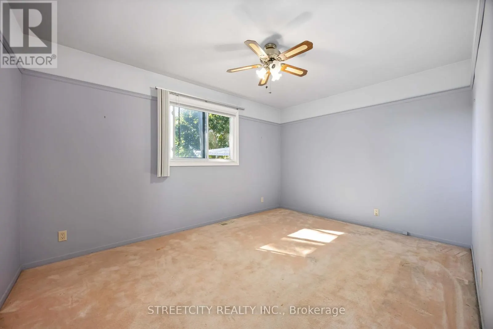 4767 ST. CLAIR PARKWAY