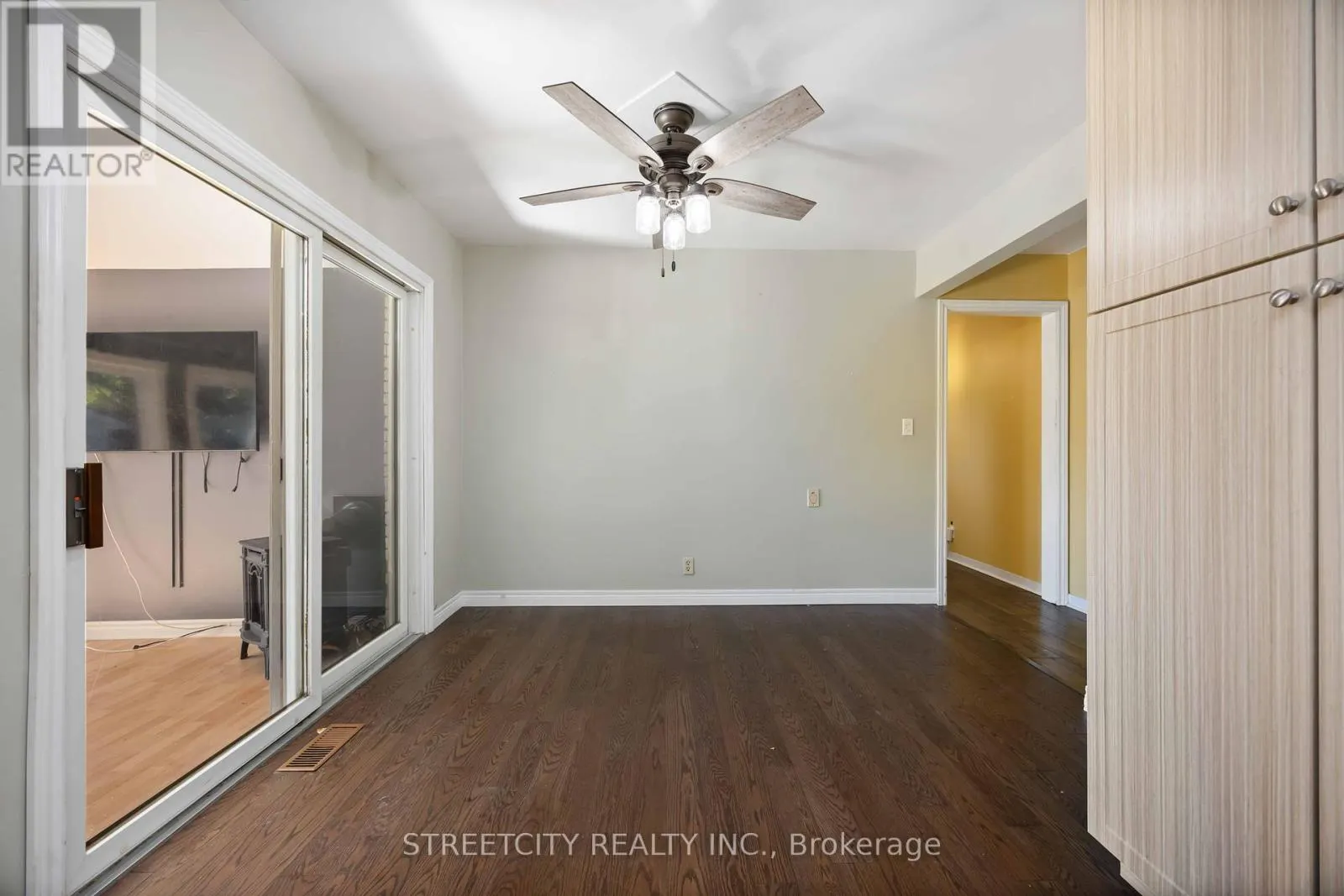 4767 ST. CLAIR PARKWAY