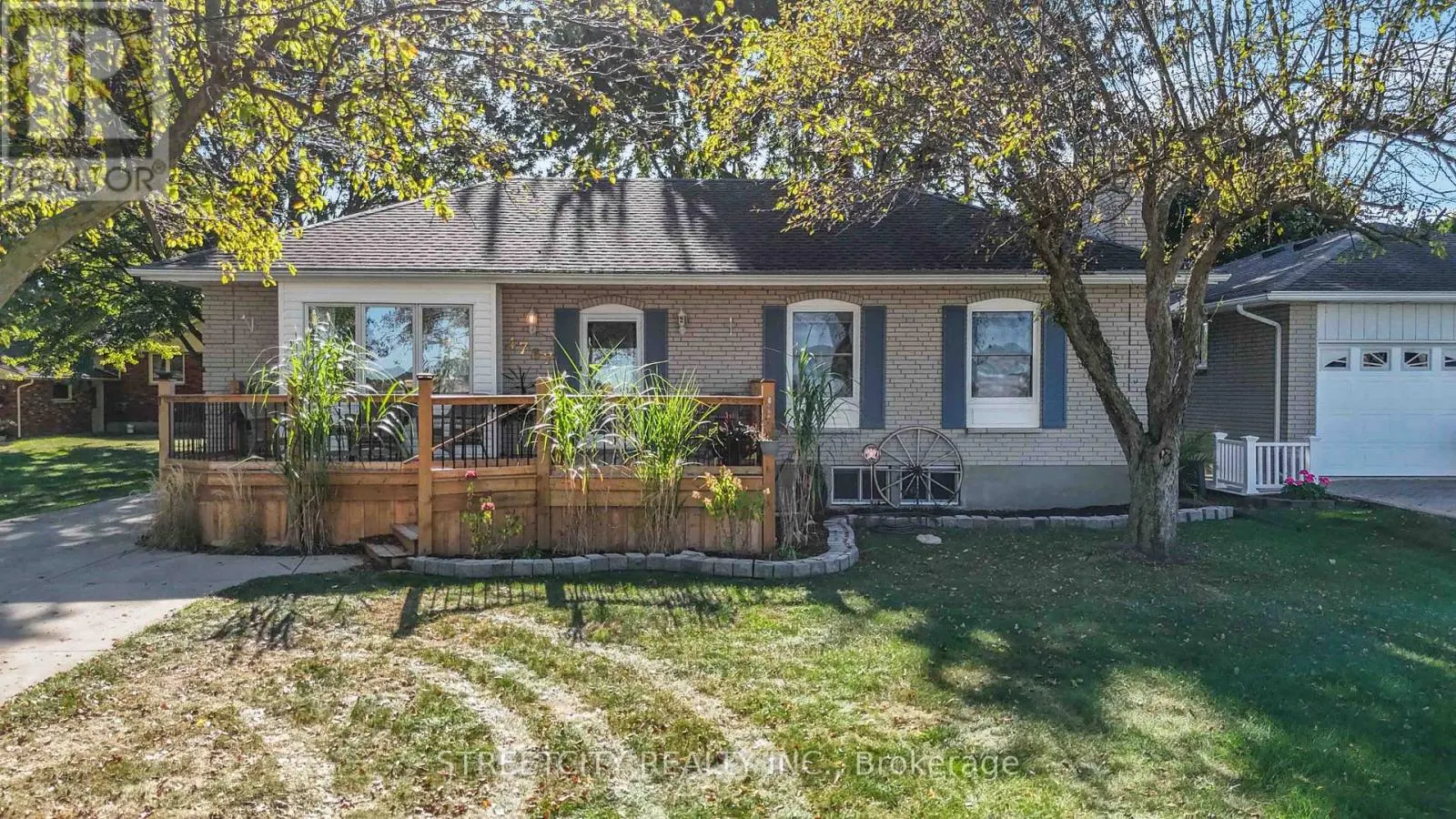 4767 ST. CLAIR PARKWAY