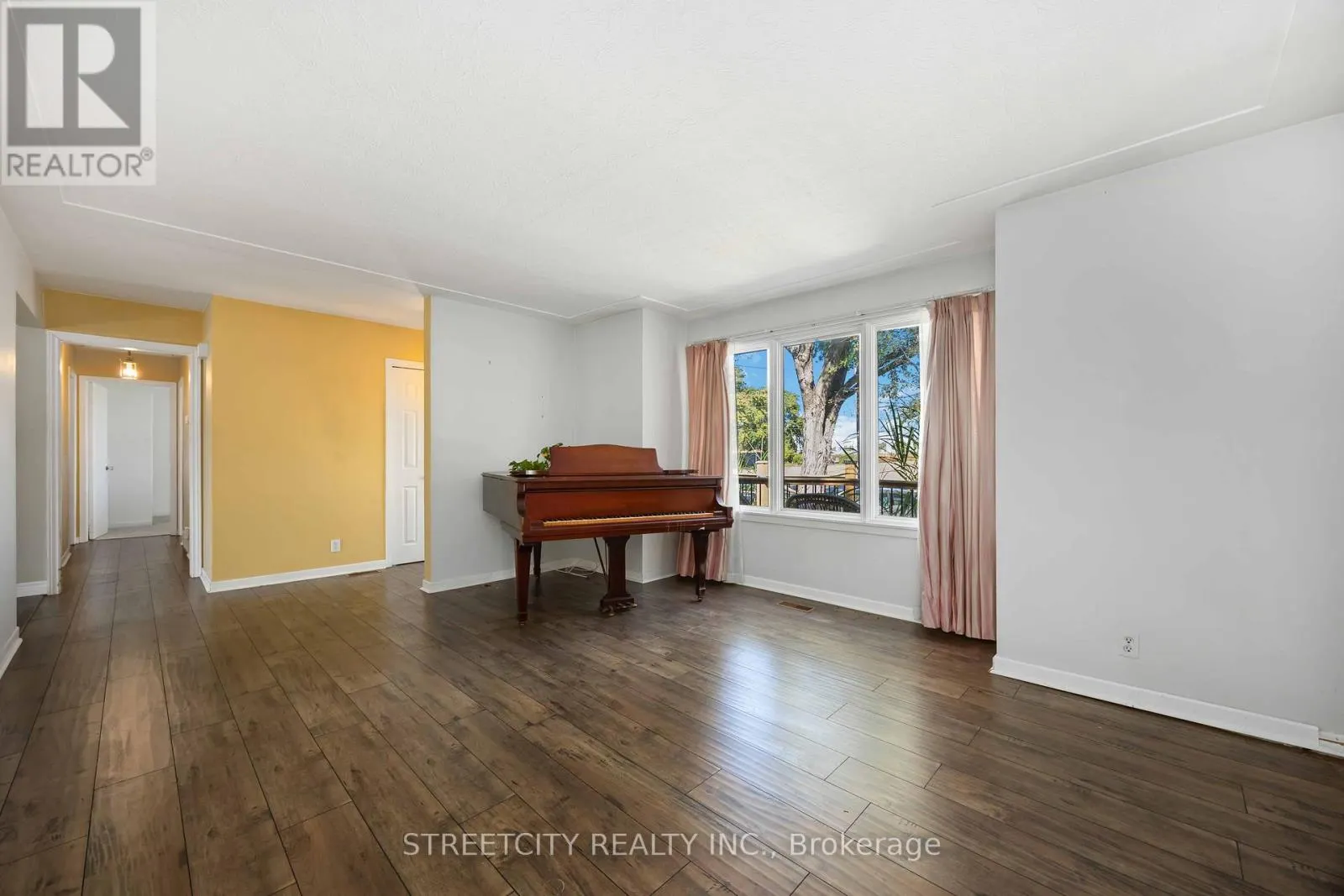 4767 ST. CLAIR PARKWAY