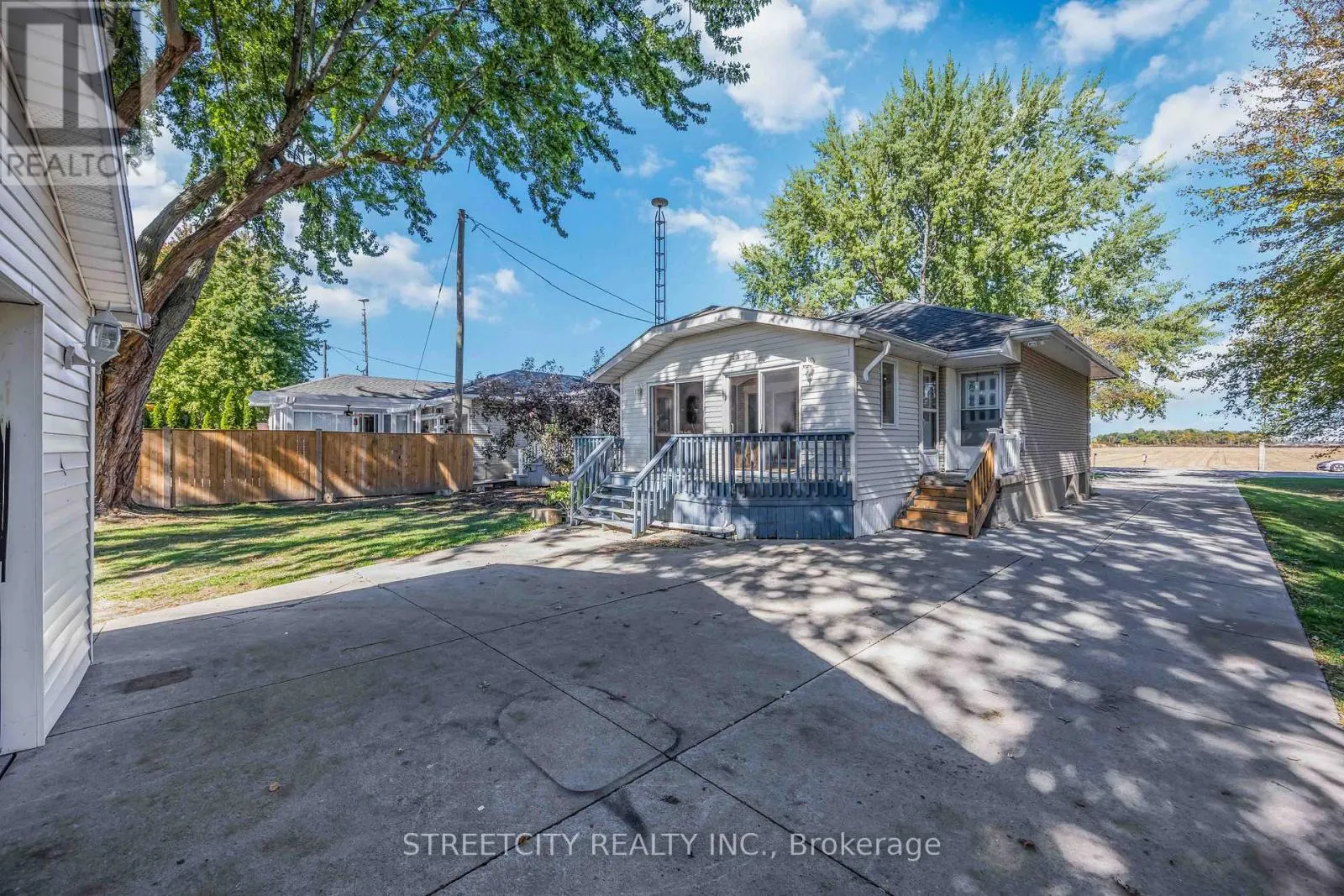 4767 ST. CLAIR PARKWAY