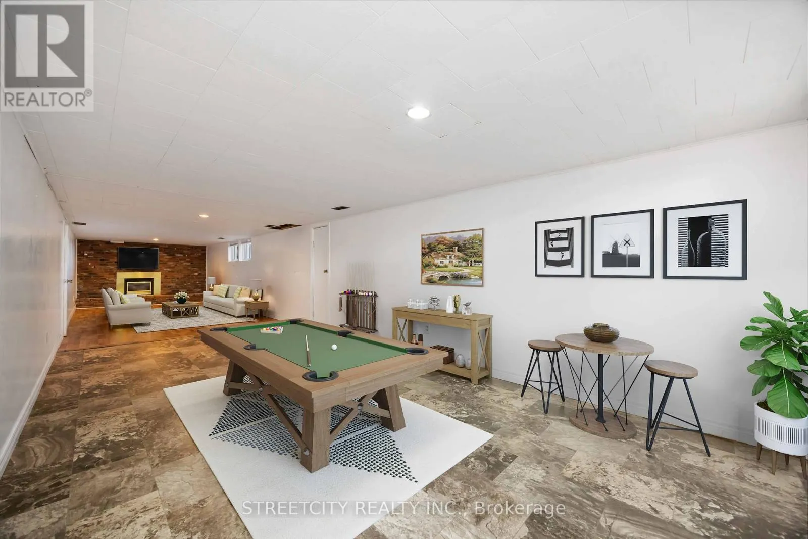 4767 ST. CLAIR PARKWAY