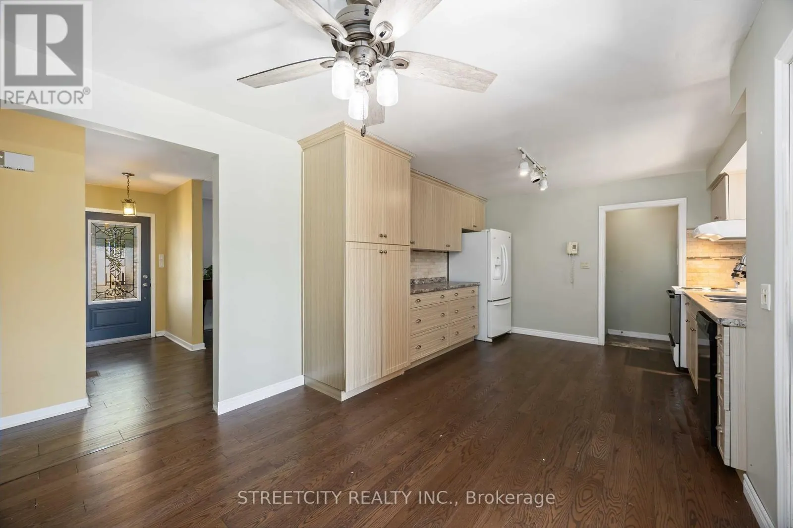 4767 ST. CLAIR PARKWAY