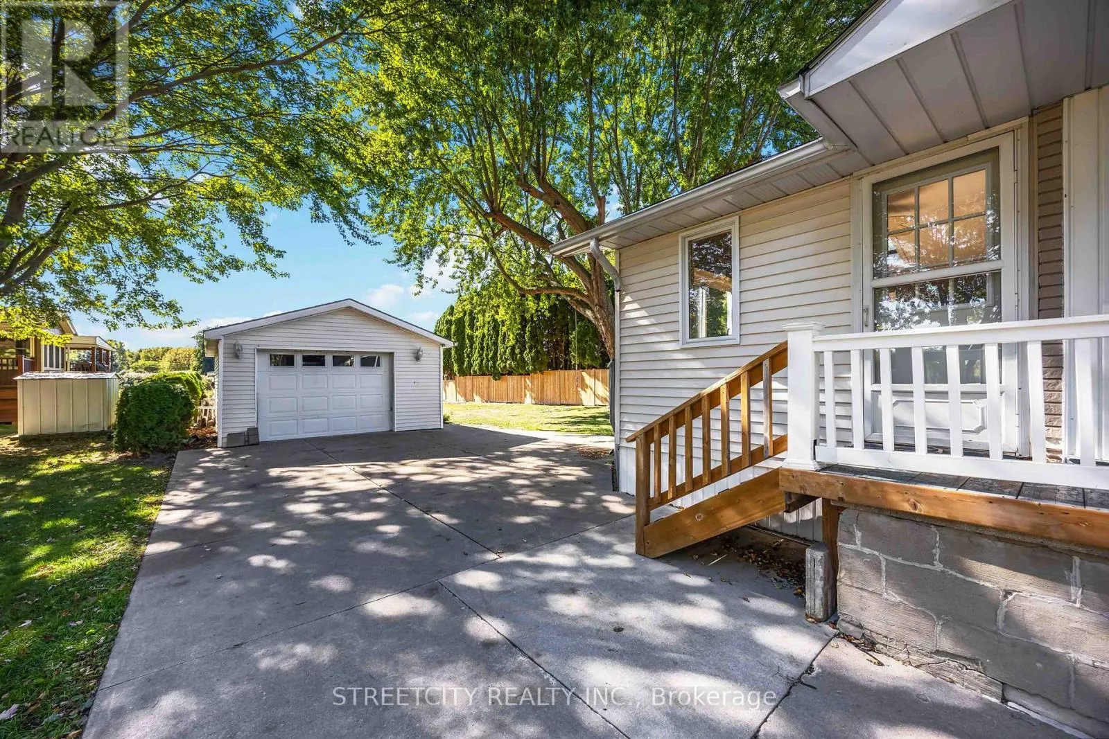 4767 ST. CLAIR PARKWAY