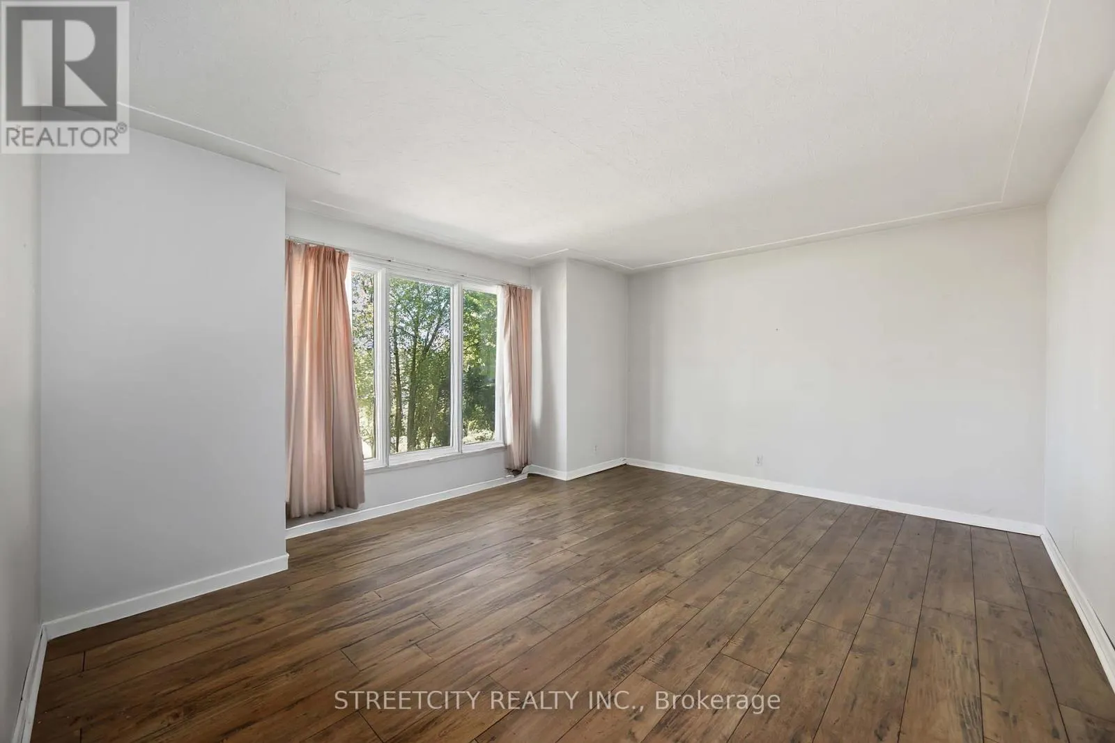 4767 ST. CLAIR PARKWAY
