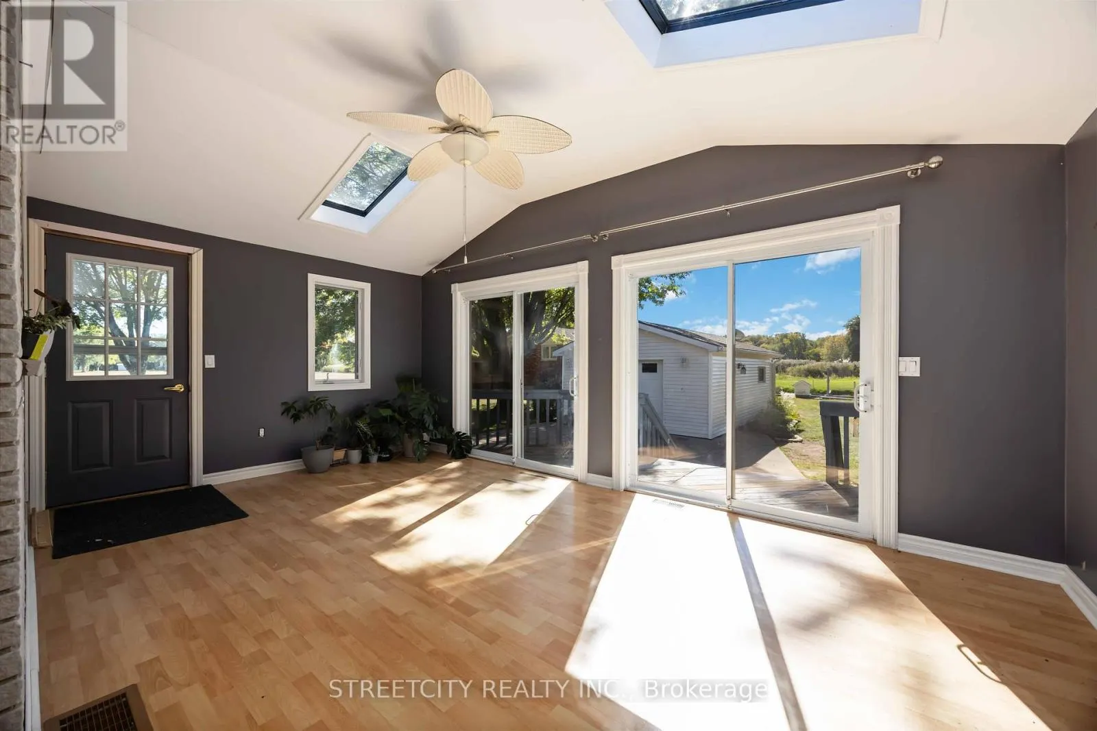 4767 ST. CLAIR PARKWAY