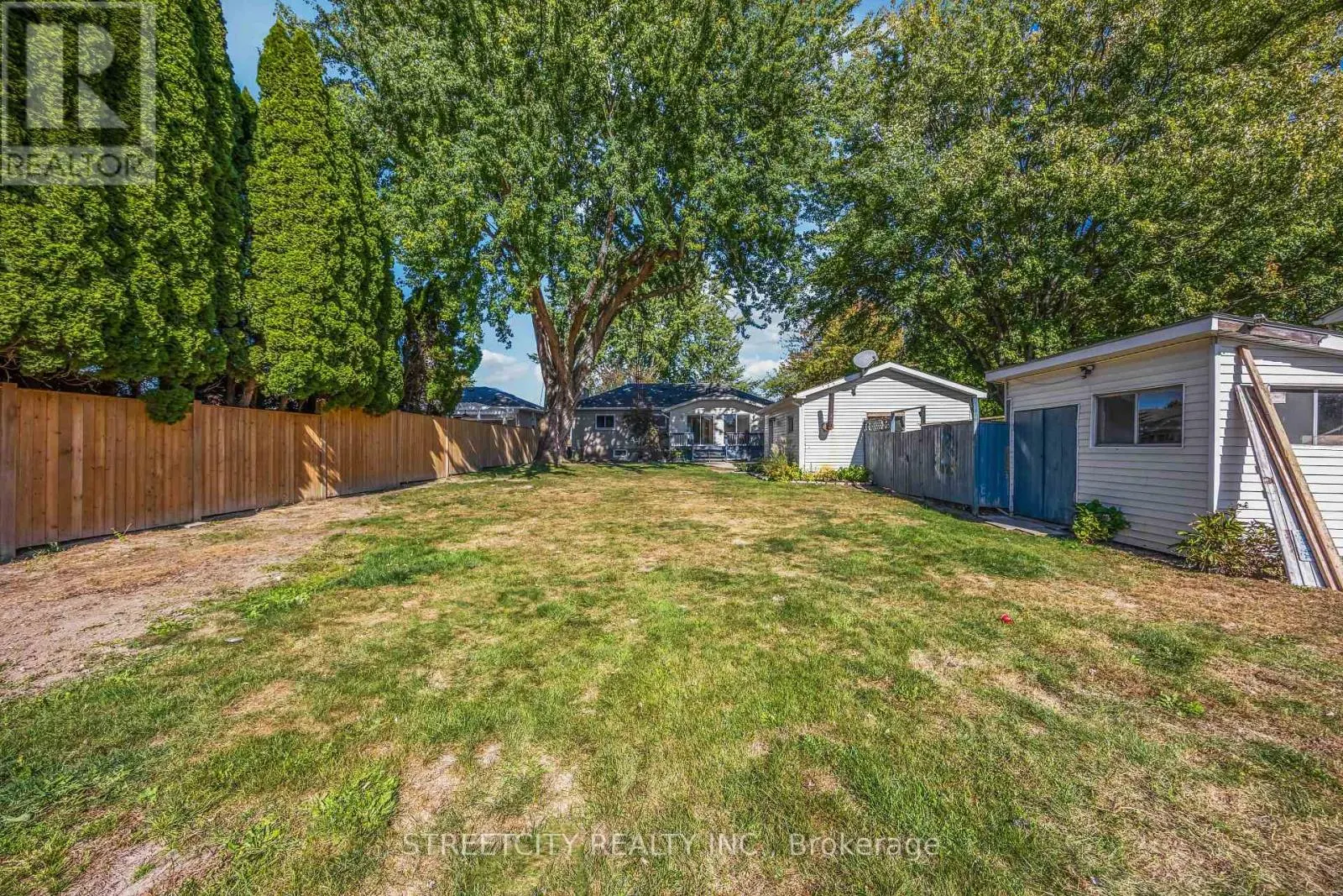 4767 ST. CLAIR PARKWAY