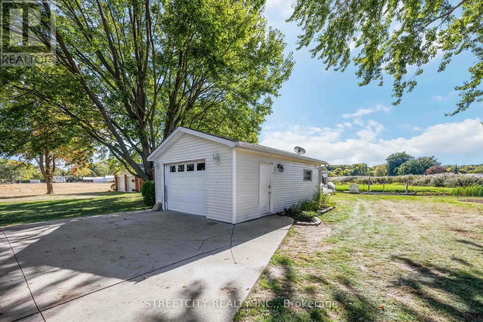 4767 ST. CLAIR PARKWAY