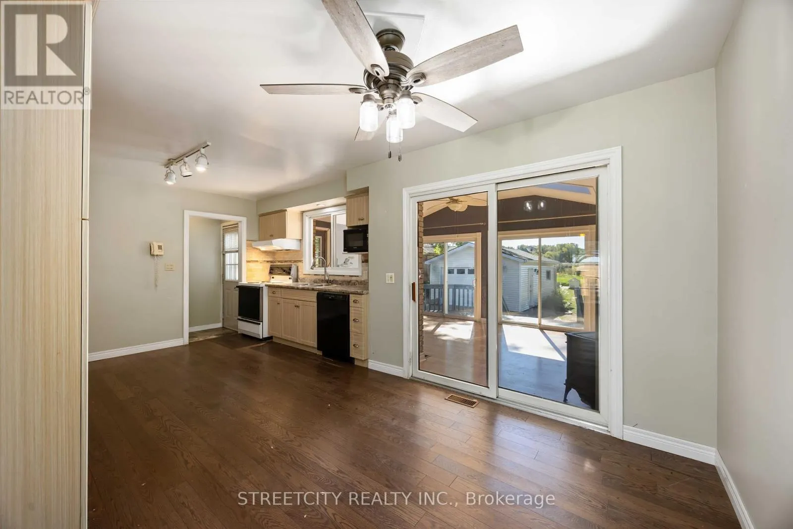 4767 ST. CLAIR PARKWAY