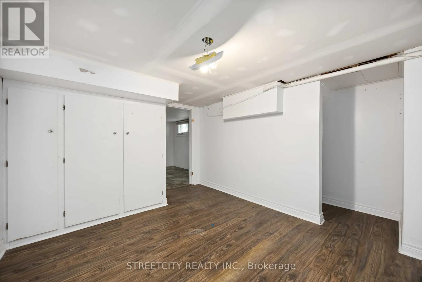 4767 ST. CLAIR PARKWAY