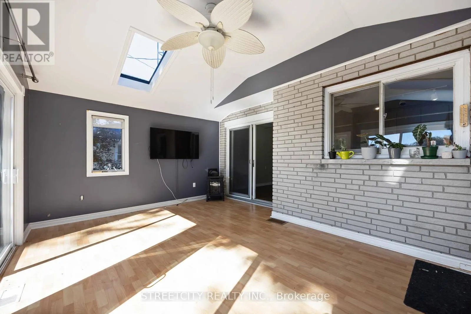 4767 ST. CLAIR PARKWAY