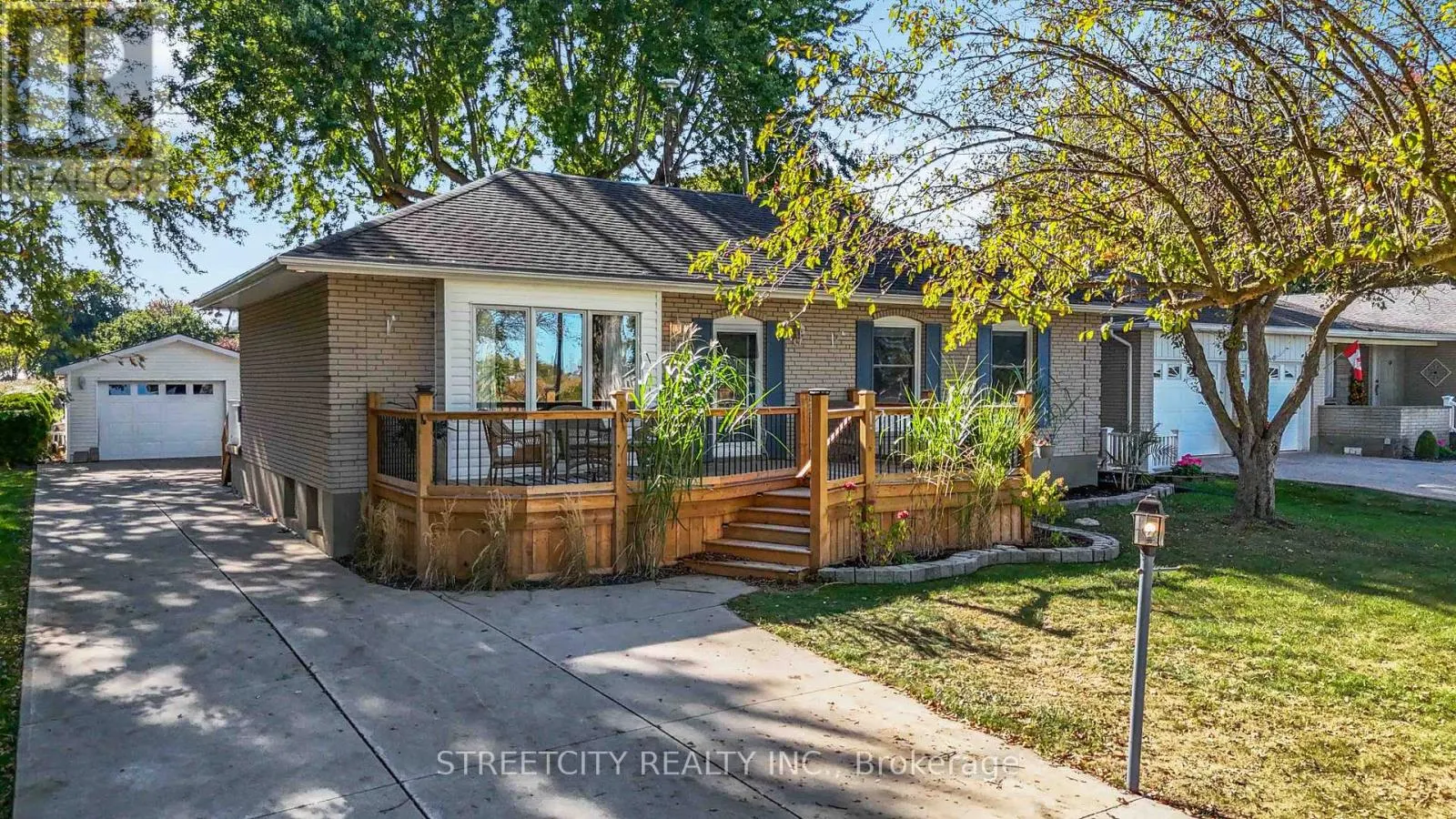 4767 ST. CLAIR PARKWAY