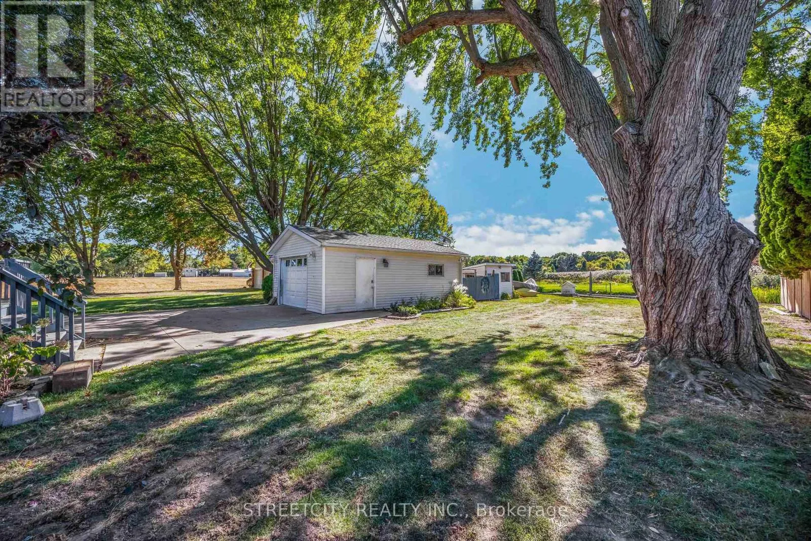 4767 ST. CLAIR PARKWAY