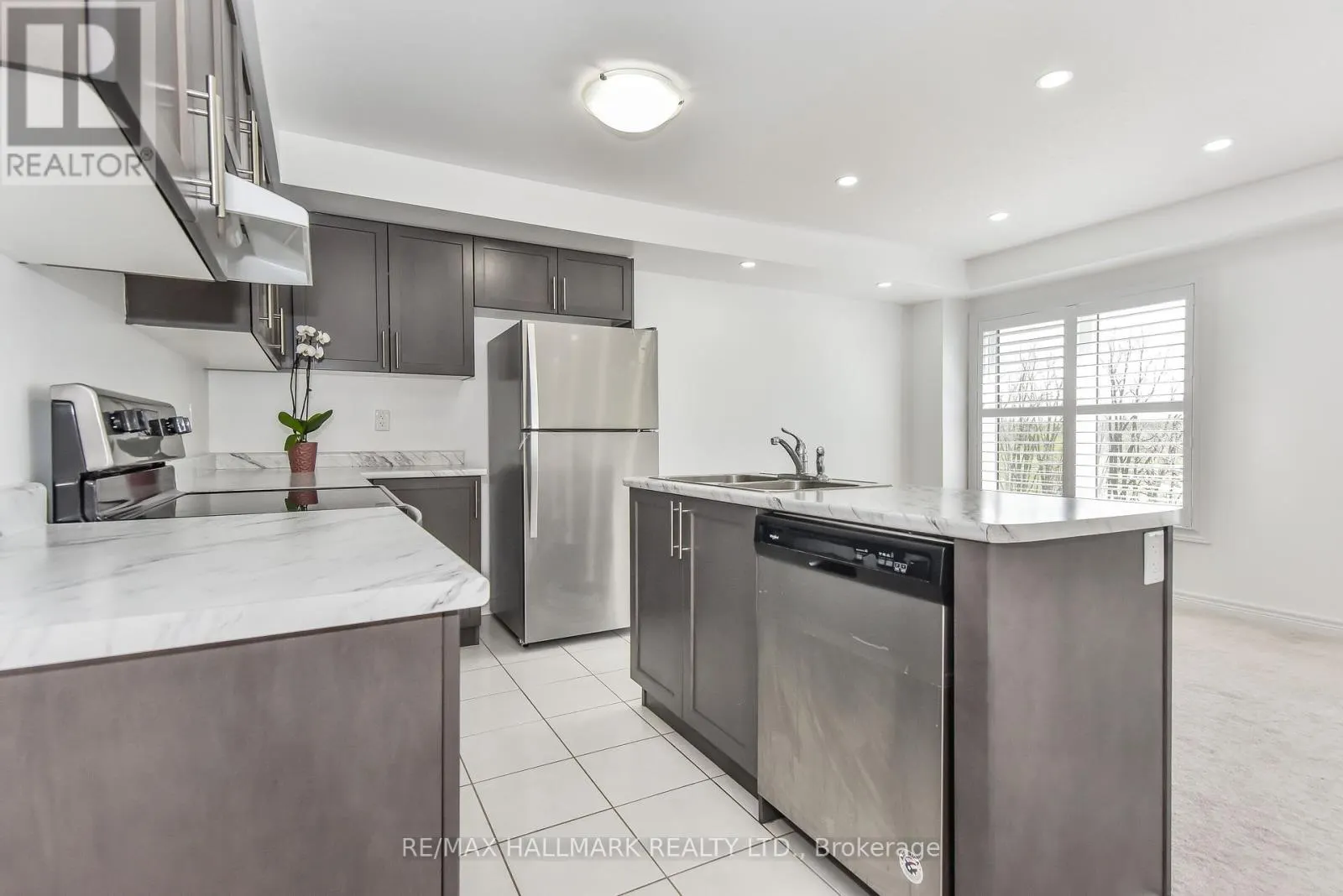 14 - 740 LINDEN DRIVE