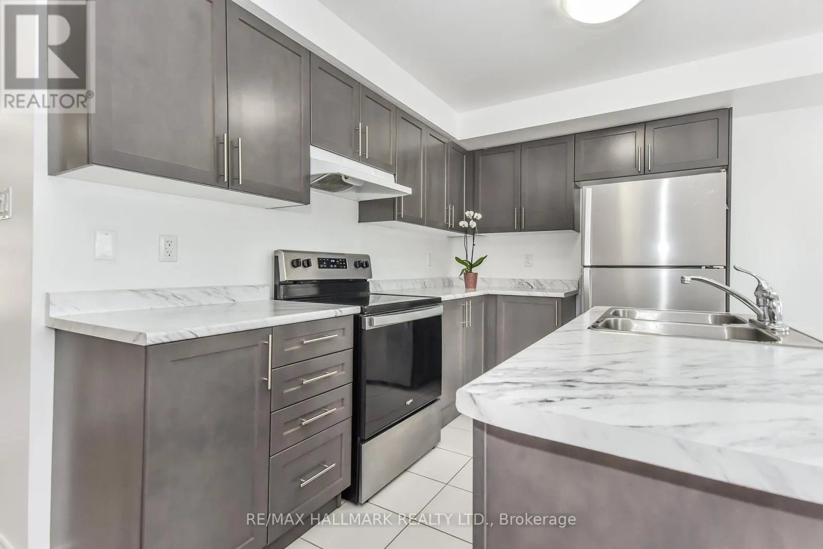 14 - 740 LINDEN DRIVE