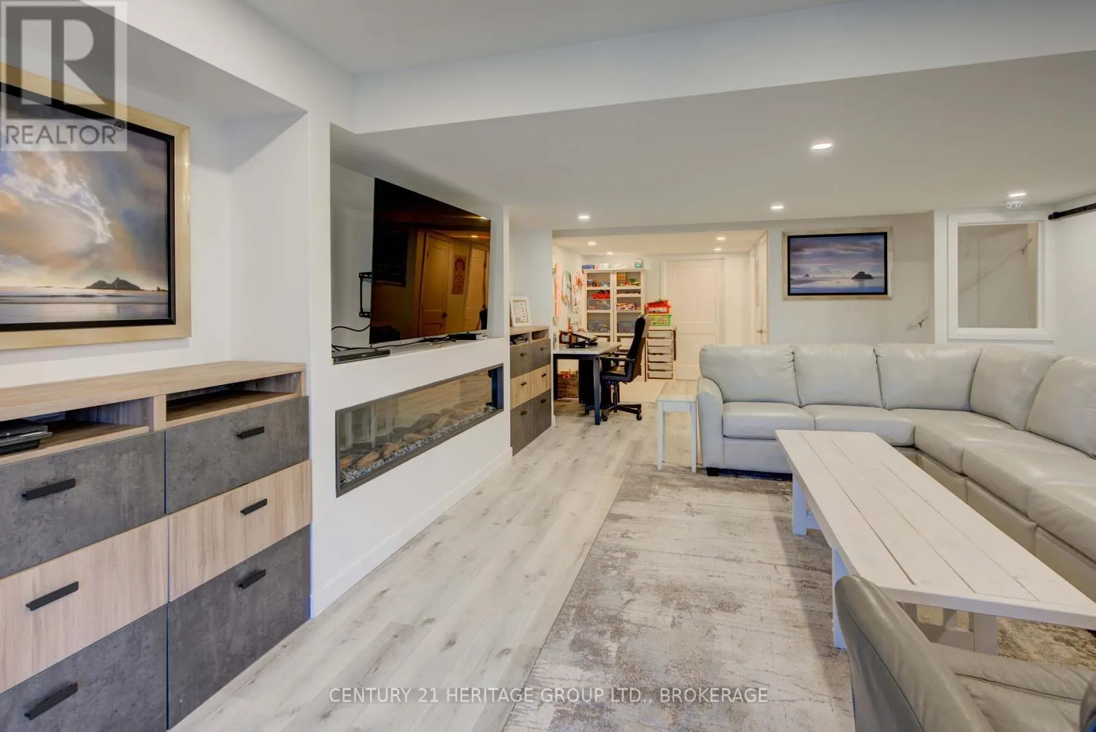 1263 MAX CRESCENT
