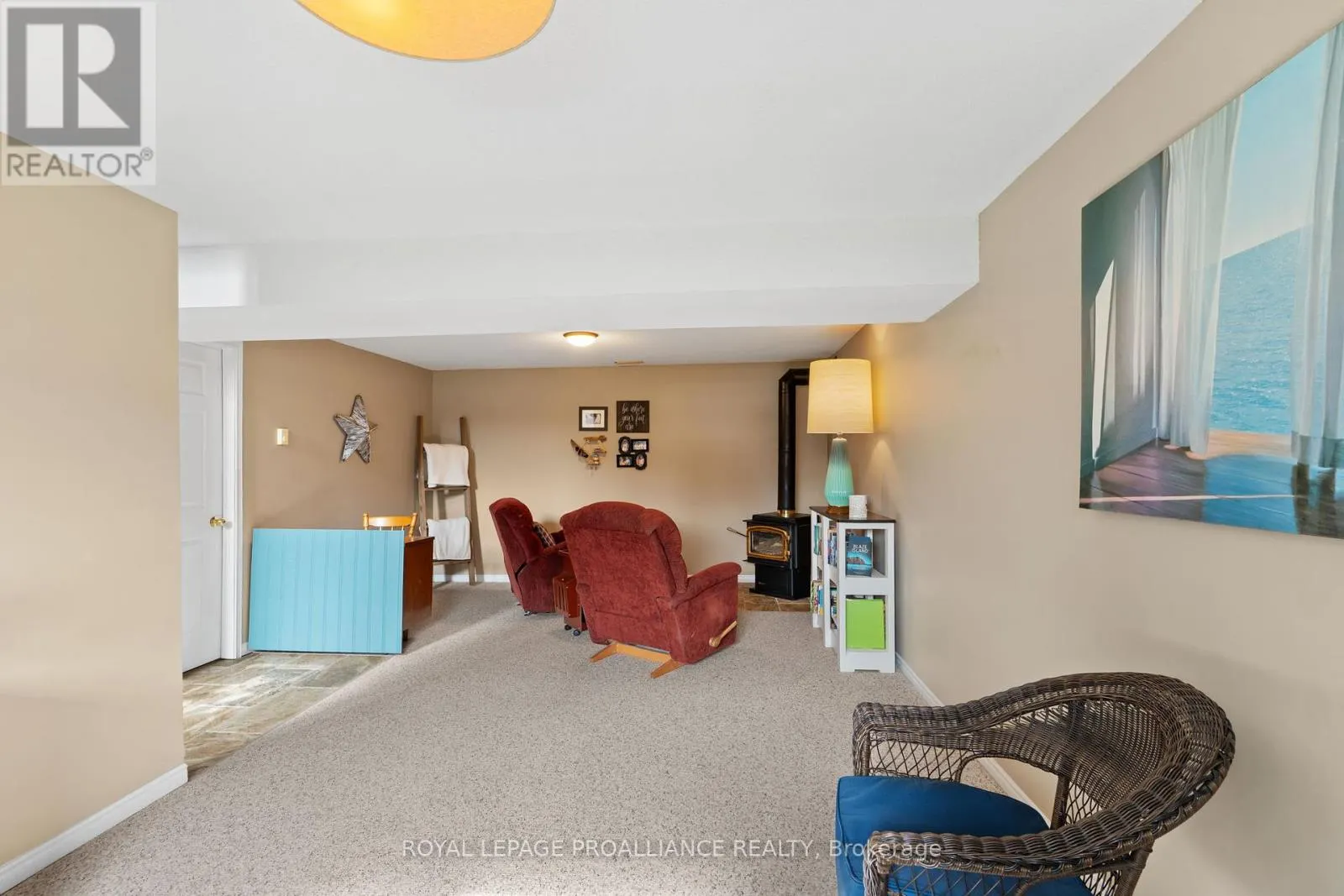 6 LAYNG DRIVE