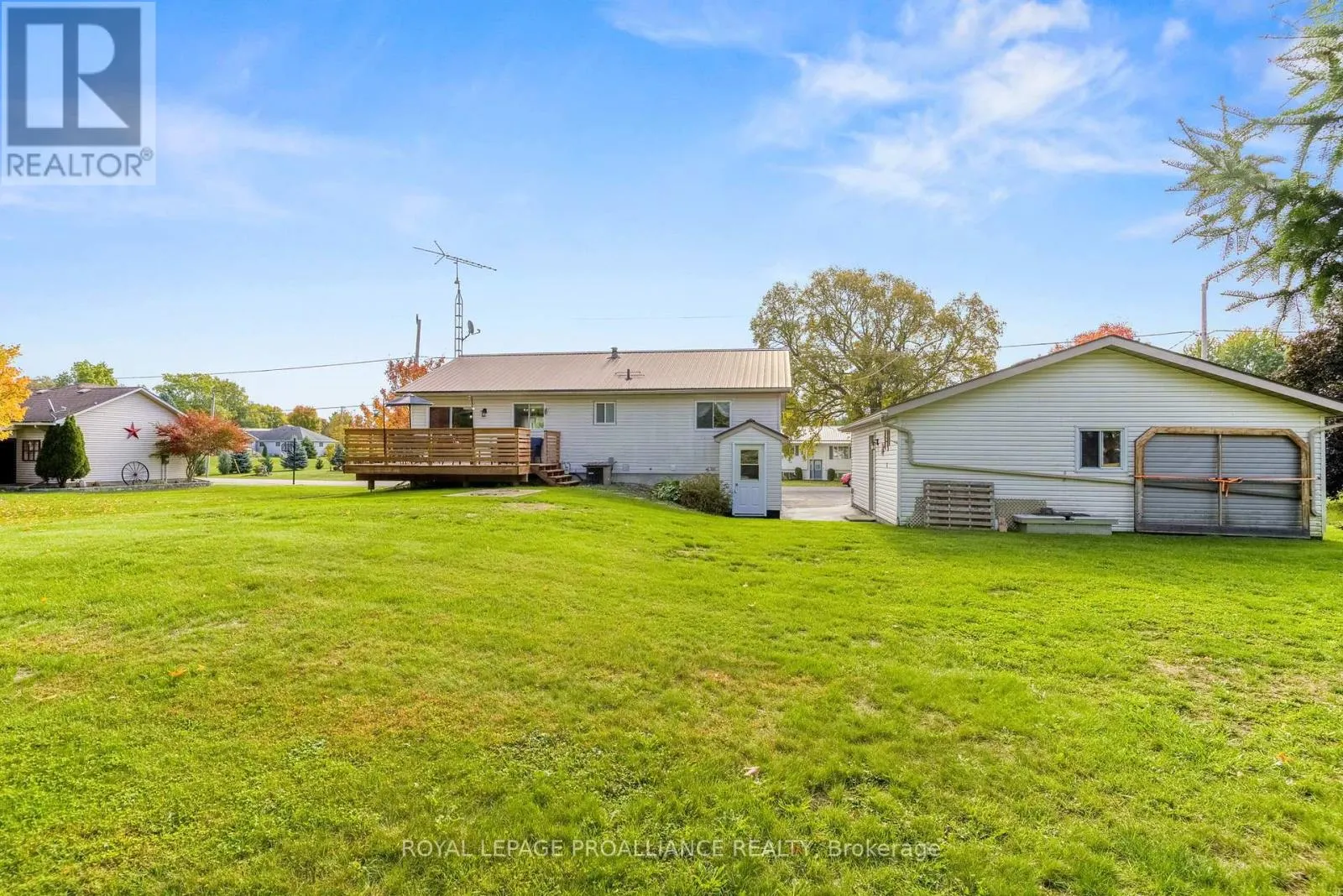 6 LAYNG DRIVE