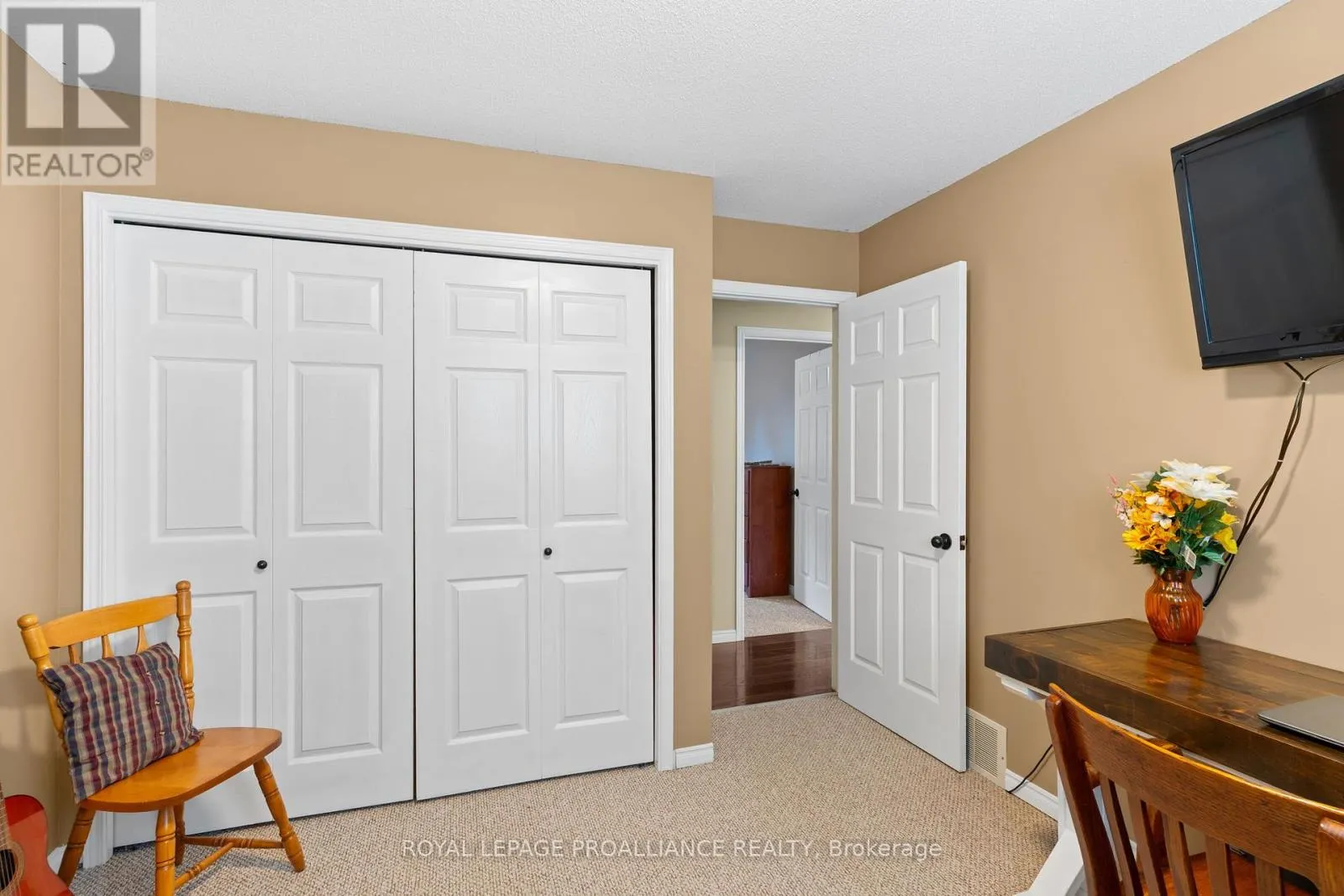 6 LAYNG DRIVE