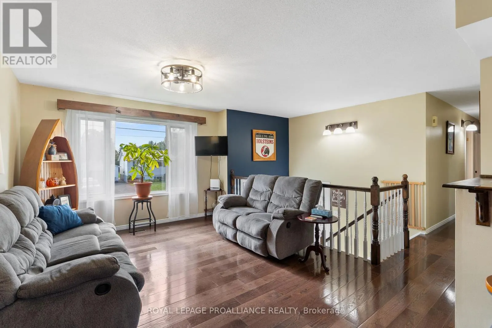 6 LAYNG DRIVE
