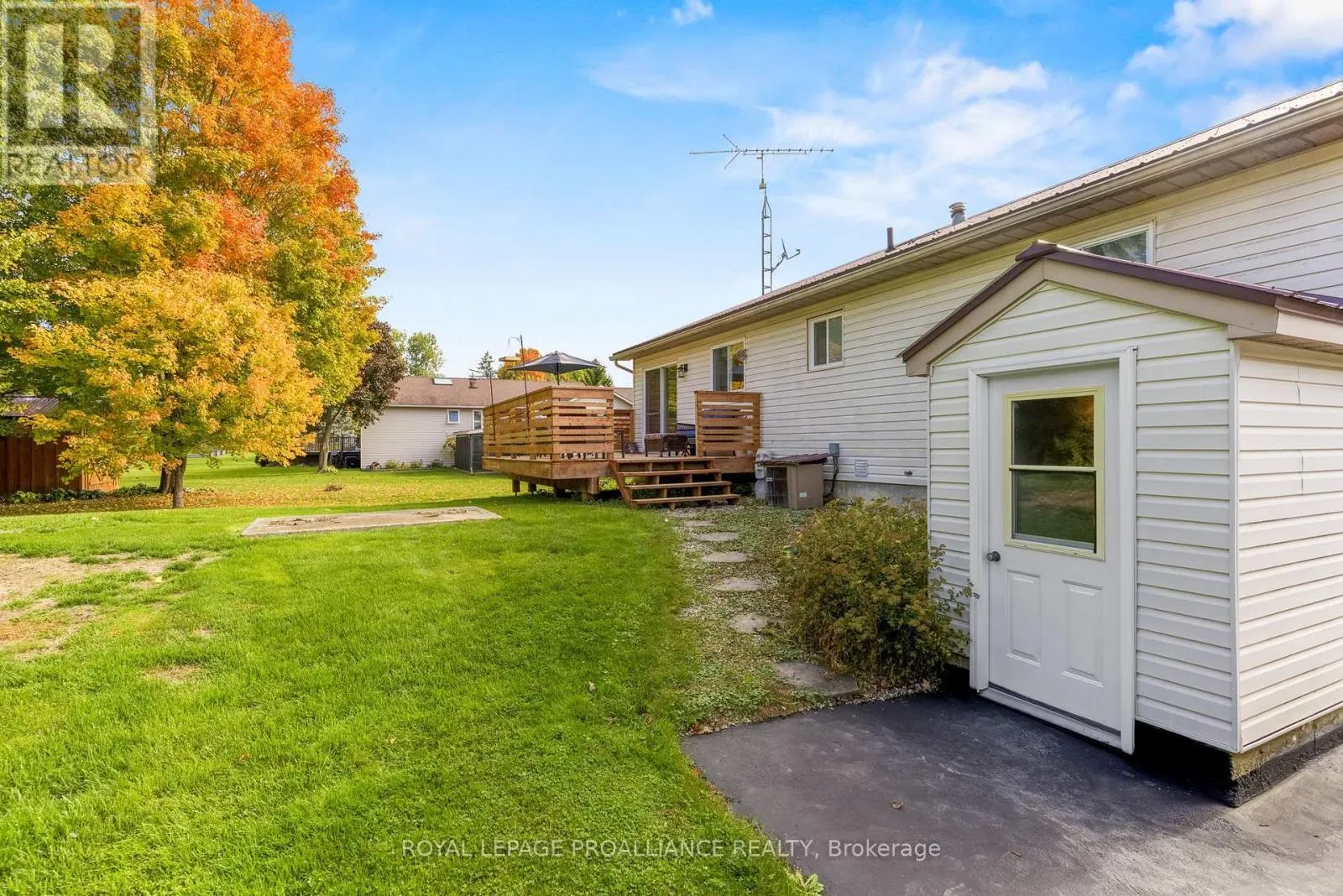 6 LAYNG DRIVE