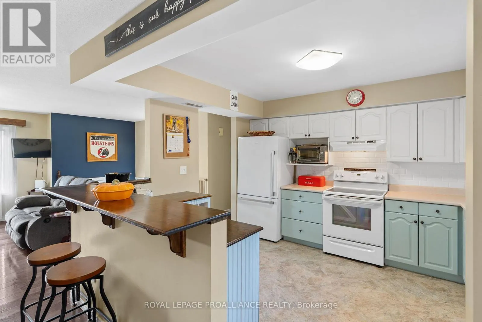 6 LAYNG DRIVE