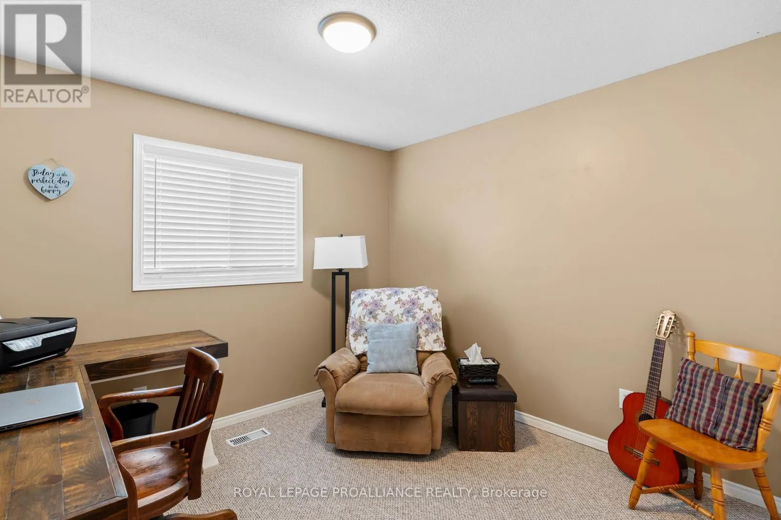 6 LAYNG DRIVE