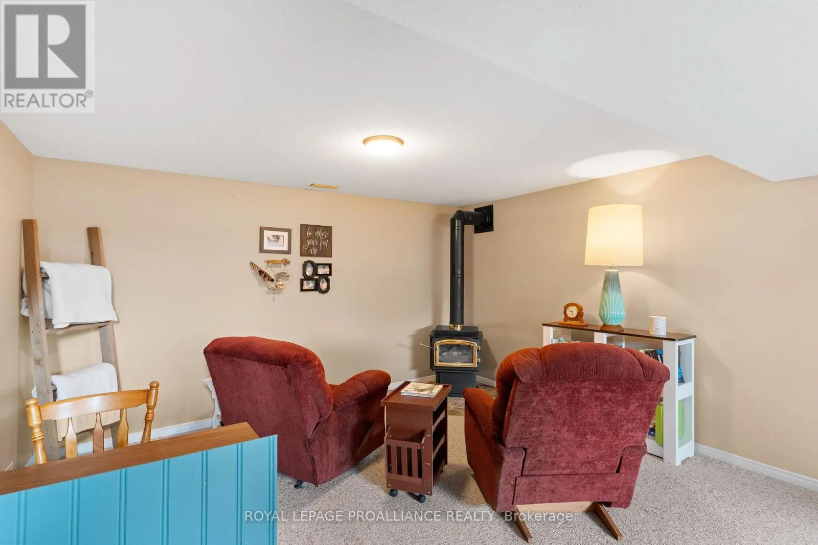 6 LAYNG DRIVE