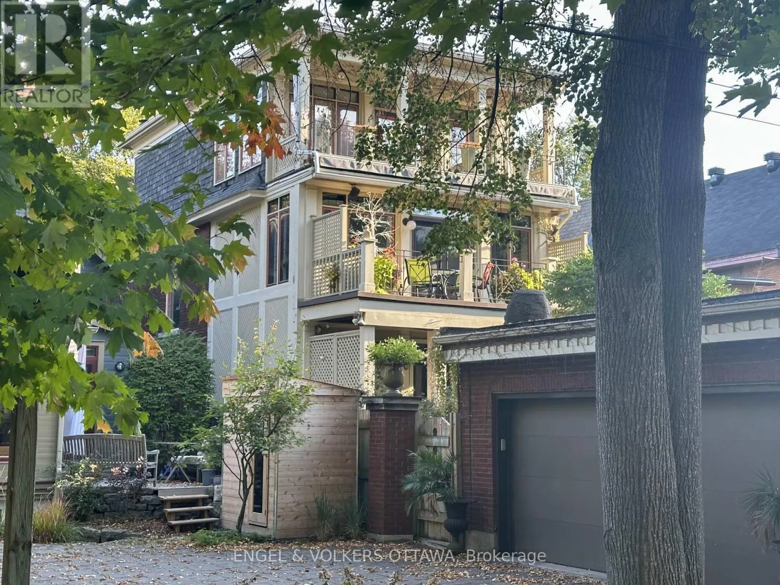 105 STANLEY AVENUE