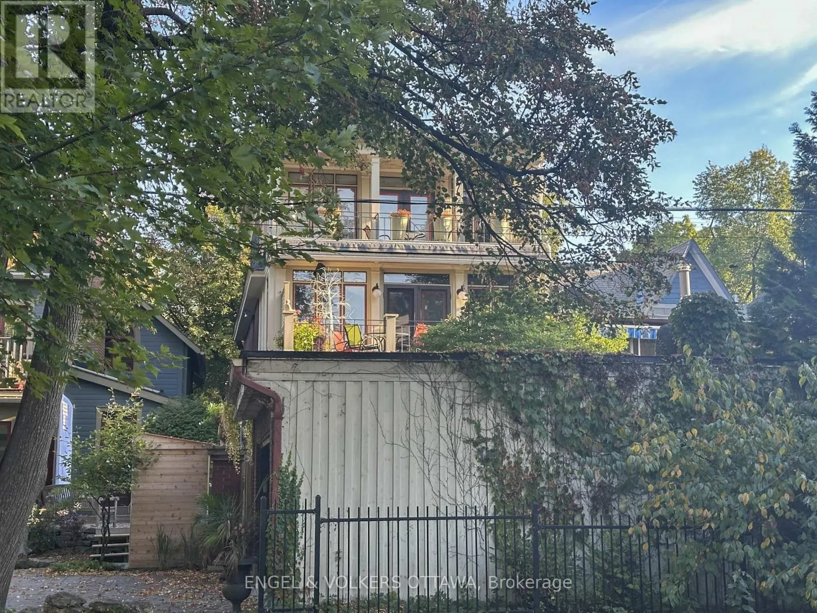 105 STANLEY AVENUE
