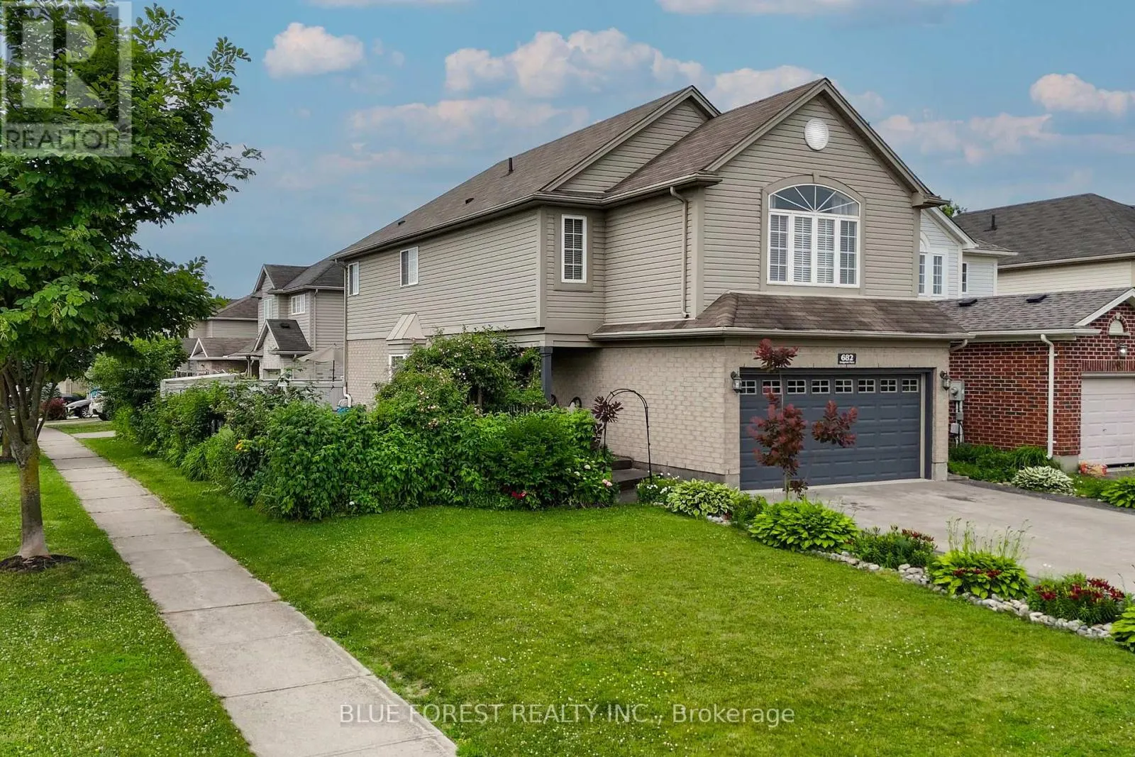 682 HEDGEROW PLACE