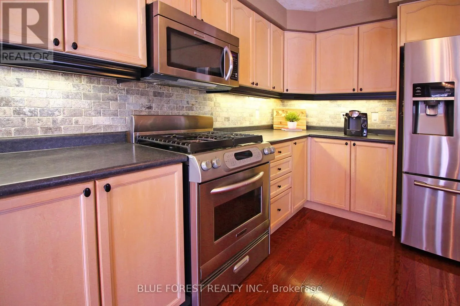 682 HEDGEROW PLACE