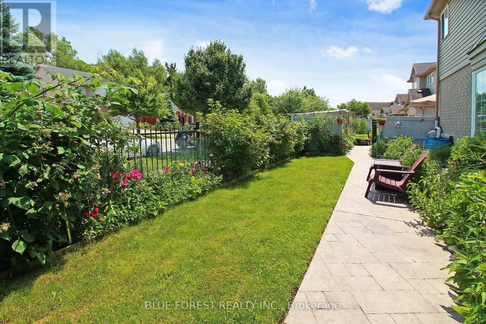682 HEDGEROW PLACE