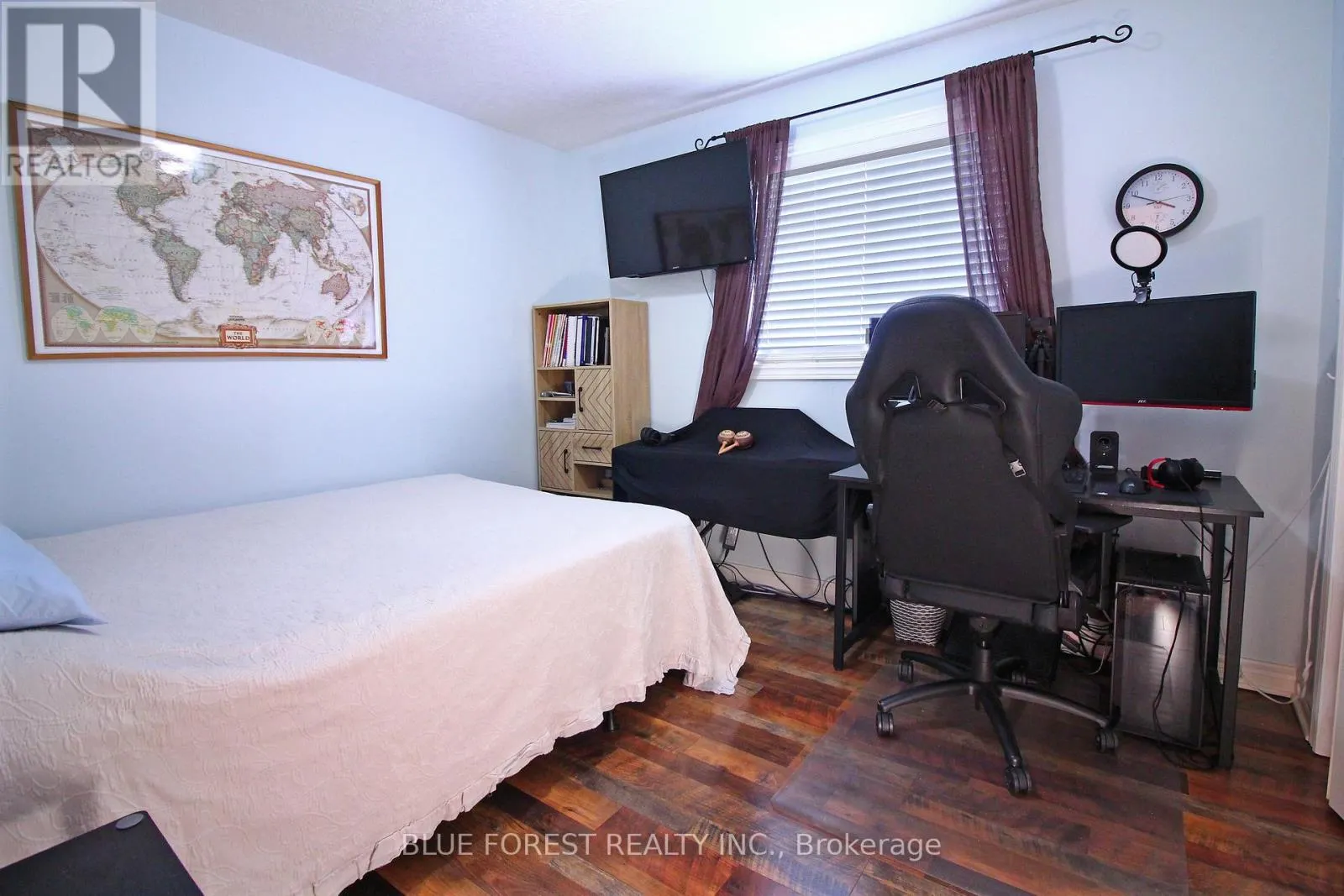 682 HEDGEROW PLACE